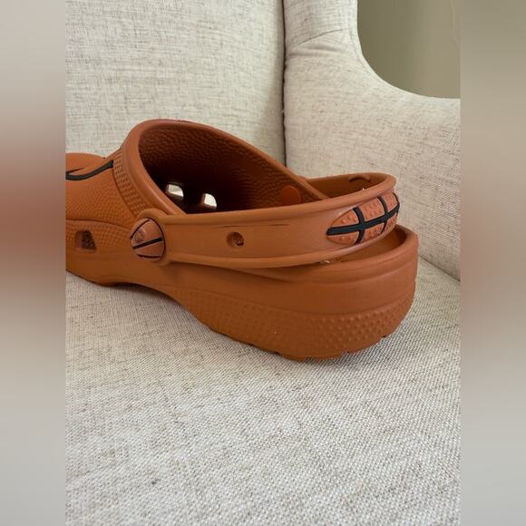 Crocs Kids Classic Basketball Clog Junior 6 Black Orange Sports Shoes Sandals - Picture 6 of 8